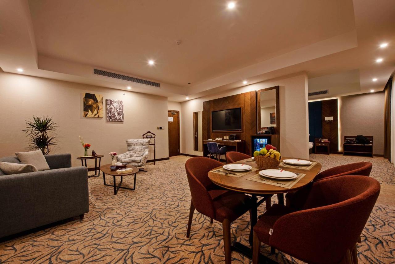 Sunday Emerald Hotel