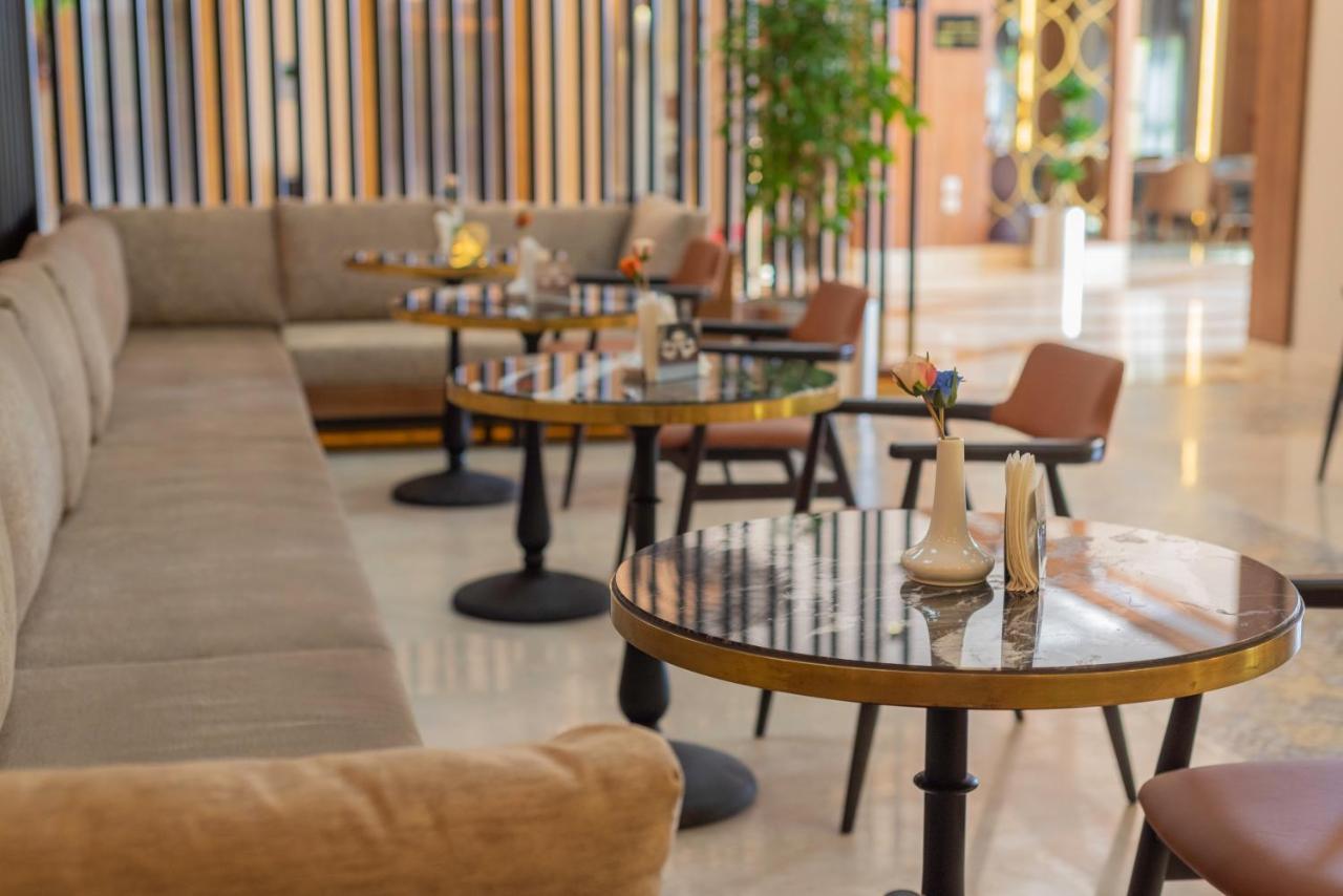 Sunday Emerald Hotel Jeddah
